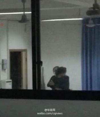网传中学老师与学生不雅照片