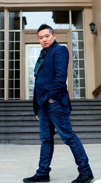 "陈展生现在已经涉足家族企业的地产,金融业务,其中小额贷款,证券