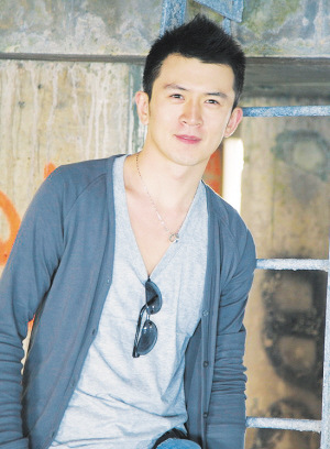 郭家铭新版《永不瞑目》近日在广州正式开机,第一场戏新肖童上演了