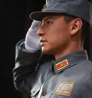 12《借问英雄何处》钱泳辰军装照英气威武剧情梗概:民国十年,"黑旗会"