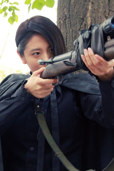 众多演员加盟的偶像抗战大戏《向着炮火前进》正在江苏卫视[微博]热播