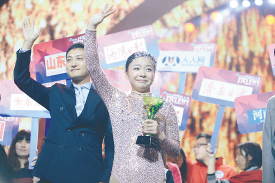 年度达人盛典在上海落幕,微笑女孩王君如凭借高难度的杂技表演夺得