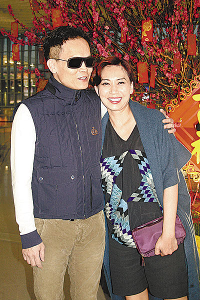 邝美云林达民度首个情人节甜蜜游泰国