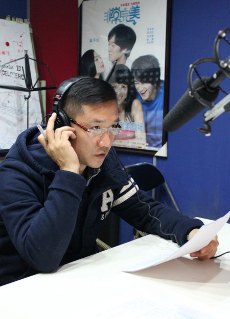 黄志忠把关《大漠苍狼》后期配音(图)