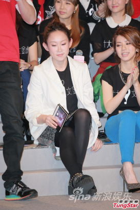 众女星短裙露底 谢安琪称已问候黄贯中