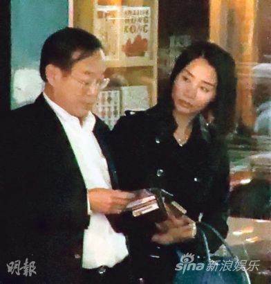 刘志敏为女伴代支付代客泊车车费。