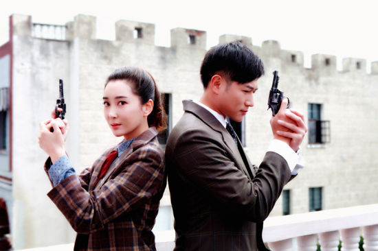 杜若溪陈键锋《同谋者》剧照演绎双枪情侣