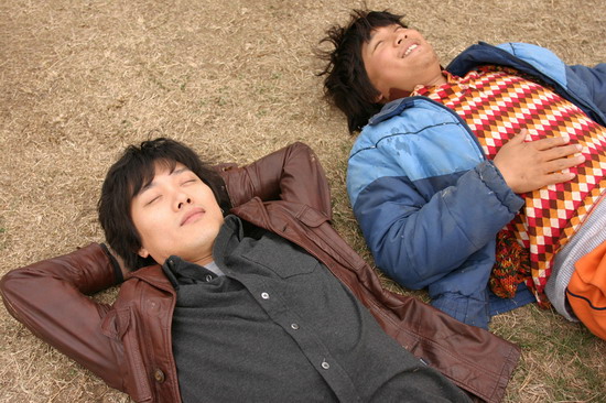 资料图片:韩国影片《傻瓜》精彩剧照(9)