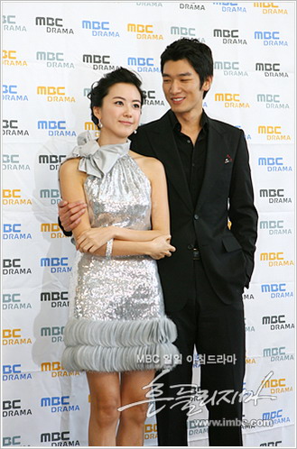 资料图片:韩剧《不要犹豫》精彩剧照(38)