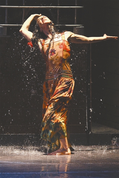 卡门热舞弗拉门戈水中激情炫舞征服观众