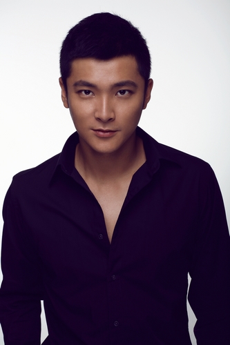 资料介绍舞台剧张爱玲李佑頞饰桑弧