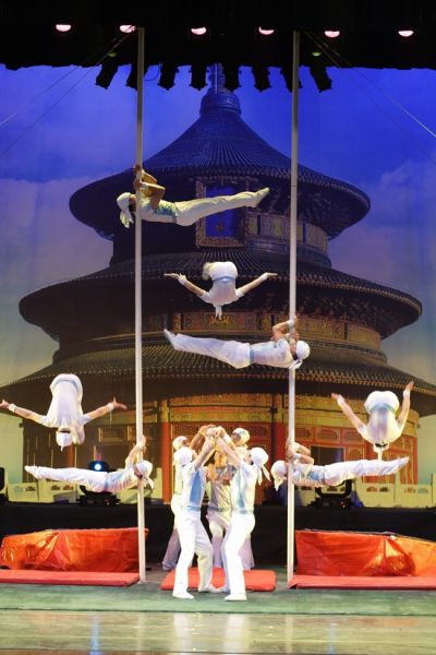 北京杂技团《超越——爬杆》