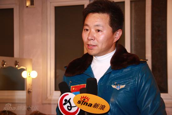 图文为祖国站岗剧照王宏伟接受采访