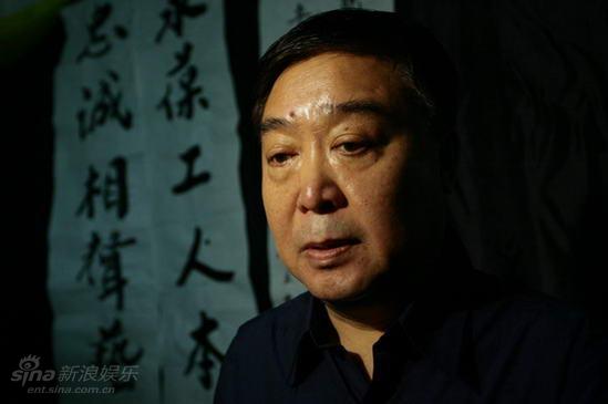 师胜杰眼中含着泪花新浪娱乐讯 5月10日上午8时30分,相声演员李文华