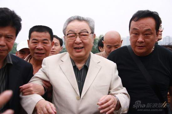 李文华追悼会八宝山举行 姜昆冯巩等来送别(图)