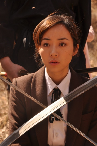 韩雪遭遇危机英姿飒爽演员着民国服饰新浪娱乐讯 电影《囧探佳人》