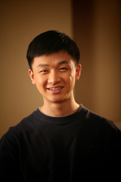 邹俊百带病坚持拍摄童话敬业精神获赞