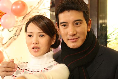 蒲巴甲伊能静飙戏 新片进军上海国际片子节(图)