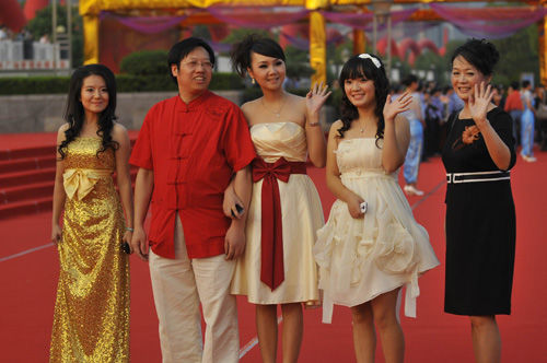 周勇新片全国寻找"小彩金" 上千人报名参演