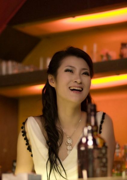 凌云山开机广告艺人褚颖颖化身画家妻子