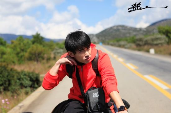 《转山》发布热血版花絮特辑 11月为梦想燃烧