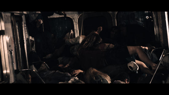 《夺命地铁》天灾人祸齐聚 揭露真实人性