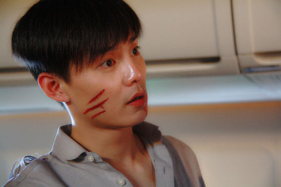 绝命航班人气走高尹正演绎兄妹情深