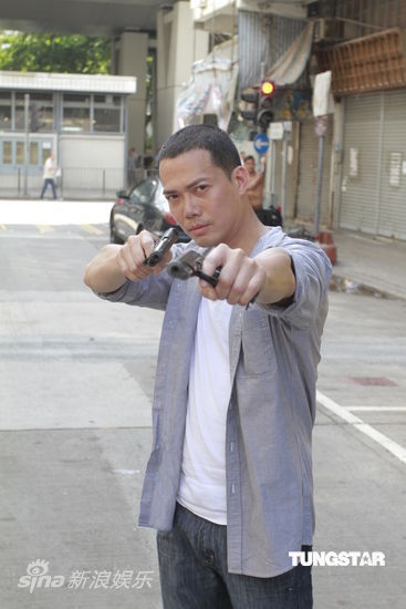 谢天华潜行狙击封街拍炸车场面喊紧张图