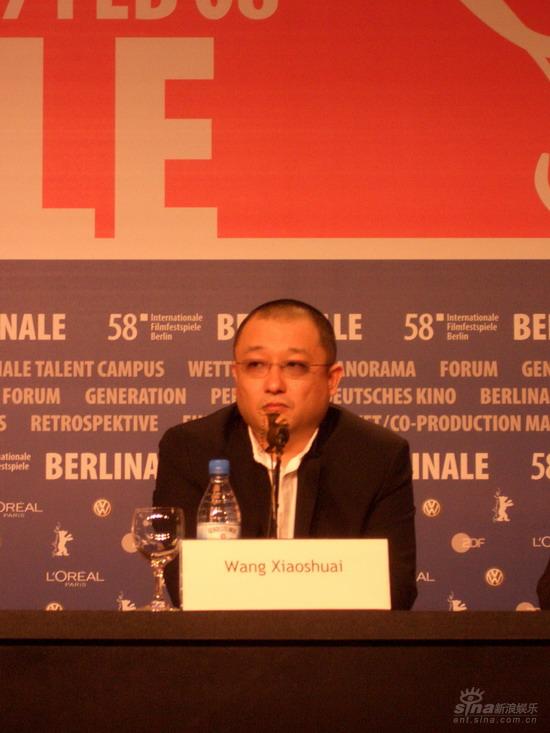 图文左右柏林记者会王小帅墨镜藏才气