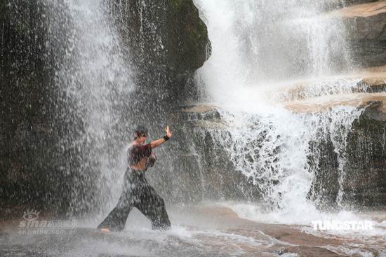 图文:《功夫之王》剧照--迈克尔-安格拉诺练功