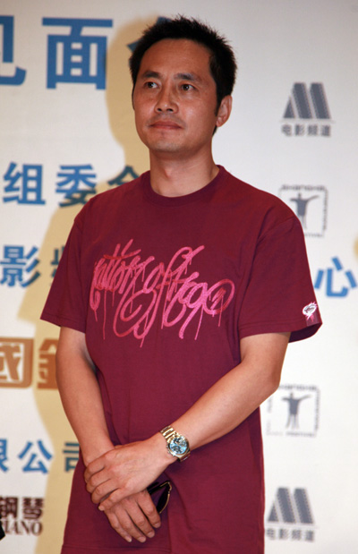 图文:《孟二冬》上海展映-谭洋倾听提问