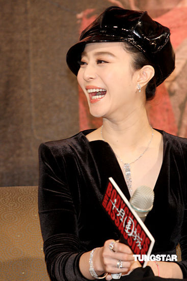 图文十月围城台北记者会范冰冰笑容