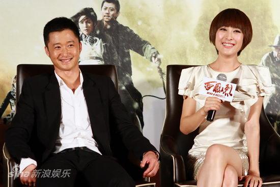 主创现场合影 吴京与马苏