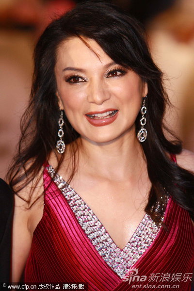 图文:金鸡百花闭幕红毯-阎青妤