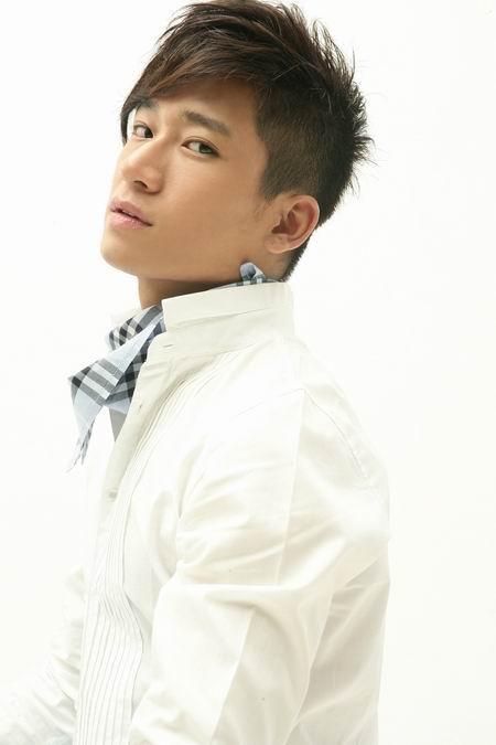 袁耀发开设"瑜珈课堂" 称瑜珈使其更自信(图)