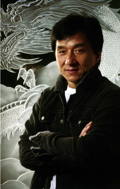 成龙被曝将回安徽老家与同父异母哥哥相认