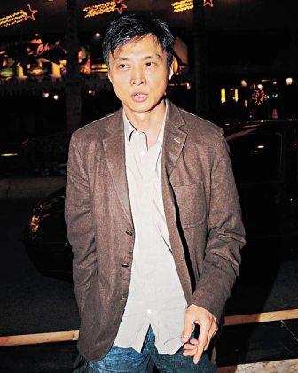 倪震前后言论自打嘴巴 "开屏孔雀"变瘟神(图)