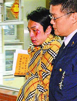 台湾艺人大炳酒后驾车受伤 驾照已过期9年(图)