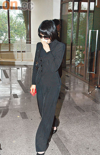 马天如泪别慈母狄娜向传媒发表给母亲的信