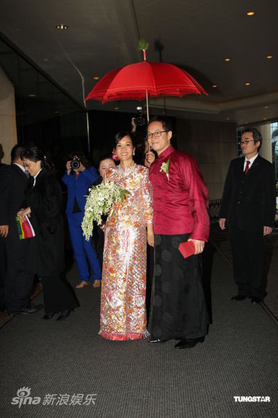 郑裕彤孙女郑志雯出嫁 力挺孙女婿给打满分(图)