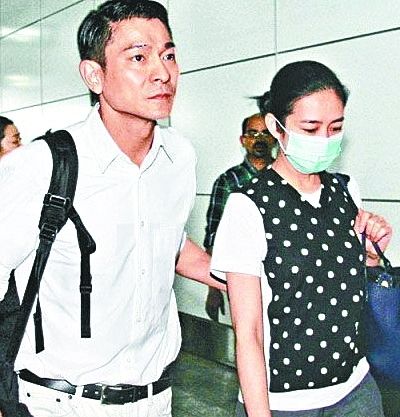 劉德華陪老婆朱麗倩在養和醫院產下女嬰