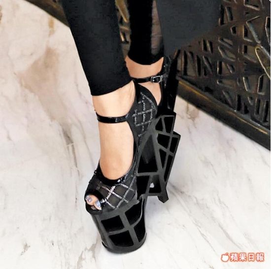 张惠妹踩20公分高跟鞋 华妃蒋欣甘拜下风