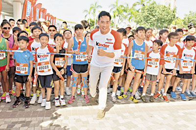 陈豪为全港首个儿童马拉松担任鸣枪嘉宾。