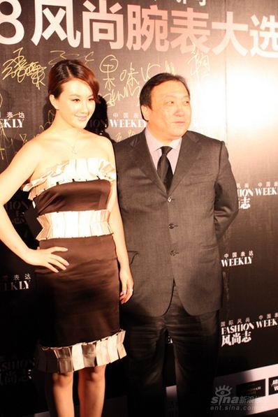 组图:王晶孟瑶盛装出席时尚活动 师徒默契十足