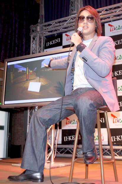 朱孝天举办摄影展称替仔仔拍过裸照组图