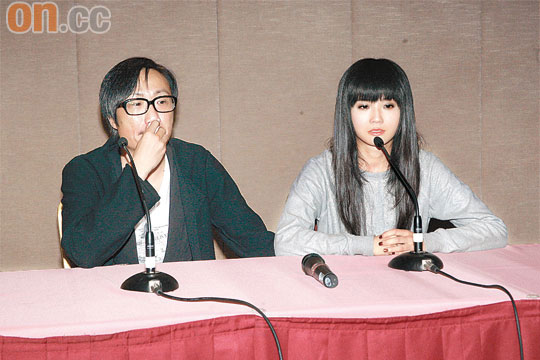 郑中基与阿sa以黑白灰色装束召开记者会,低调又沉重.