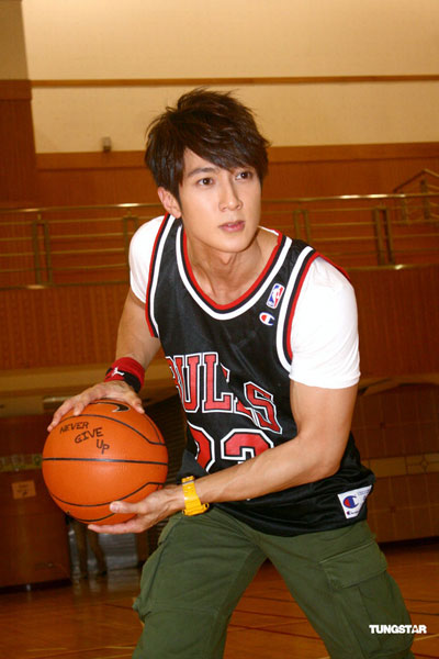 图文:吴尊庆31岁生日-吴尊打球_影音娱乐_新浪网