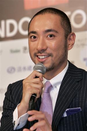 市川海老藏酒醉被殴伤称遭酒友拳打脚踢