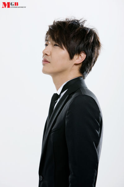 韩星尹相铉将携手t-ara拍广告 有望掀复古热潮