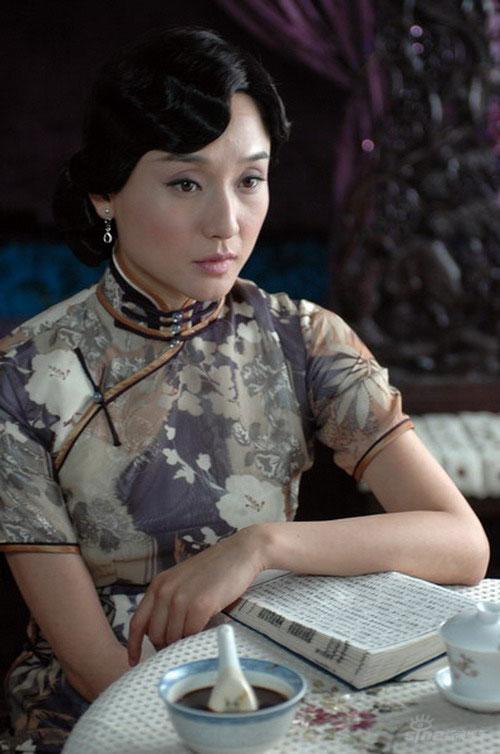 孔琳结束名门生活赴香港拍王晶新作图